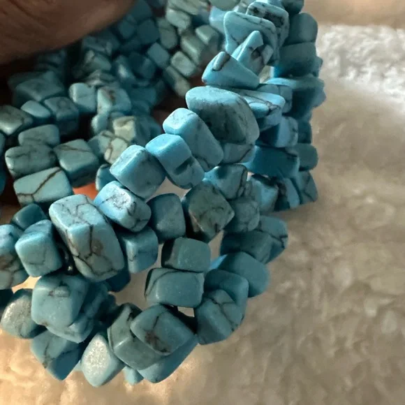 Avon vintage Turquoise Stone Stretch Bracelet - Picture 9 of 16